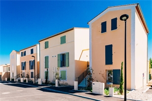 t5 à la location -   84330  CAROMB, surface 102 m2 location t5 - UBI483956165